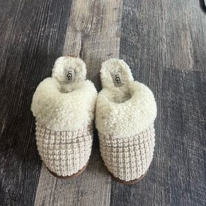 Ugg knit slipper